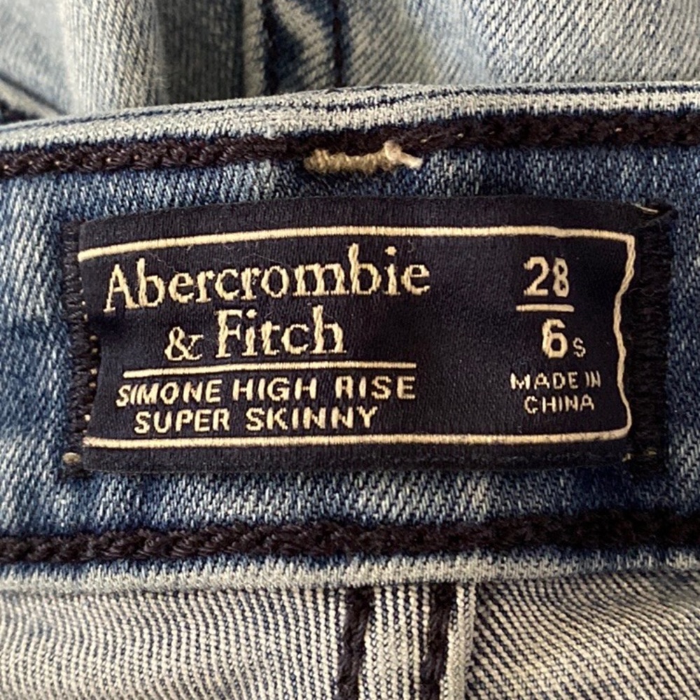 Abercrombie & Fitch | Light-Wash Denim SHORT-Inseam Simone High-Rise Jeans - Picture 10 of 14